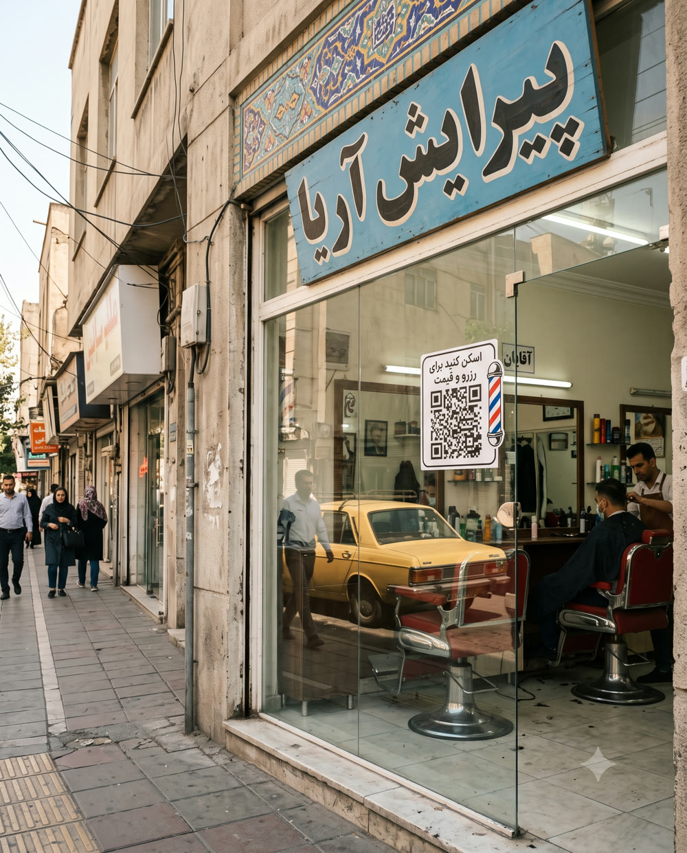کد QR رزرو روی شیشهٔ آرایشگاه و در استوری اینستاگرام